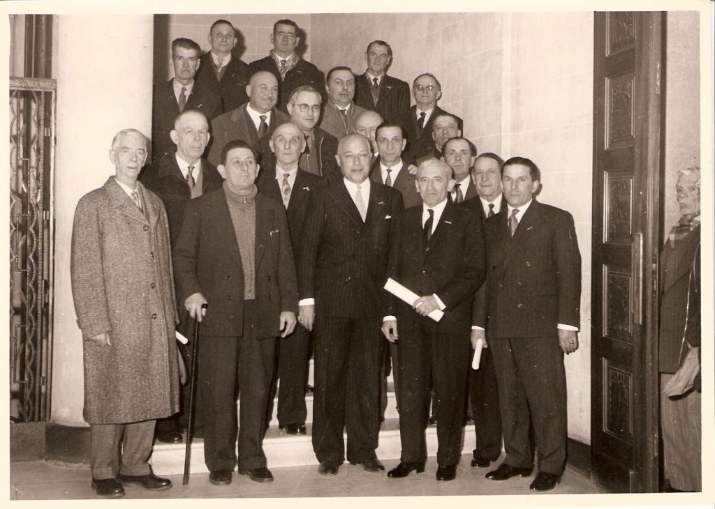 Médaille du travail à la CCI de Nice (au 1er rang de gauche à droite Messieurs Geslin, un homme à la canne, puis Raymond Bresse, Amédée
