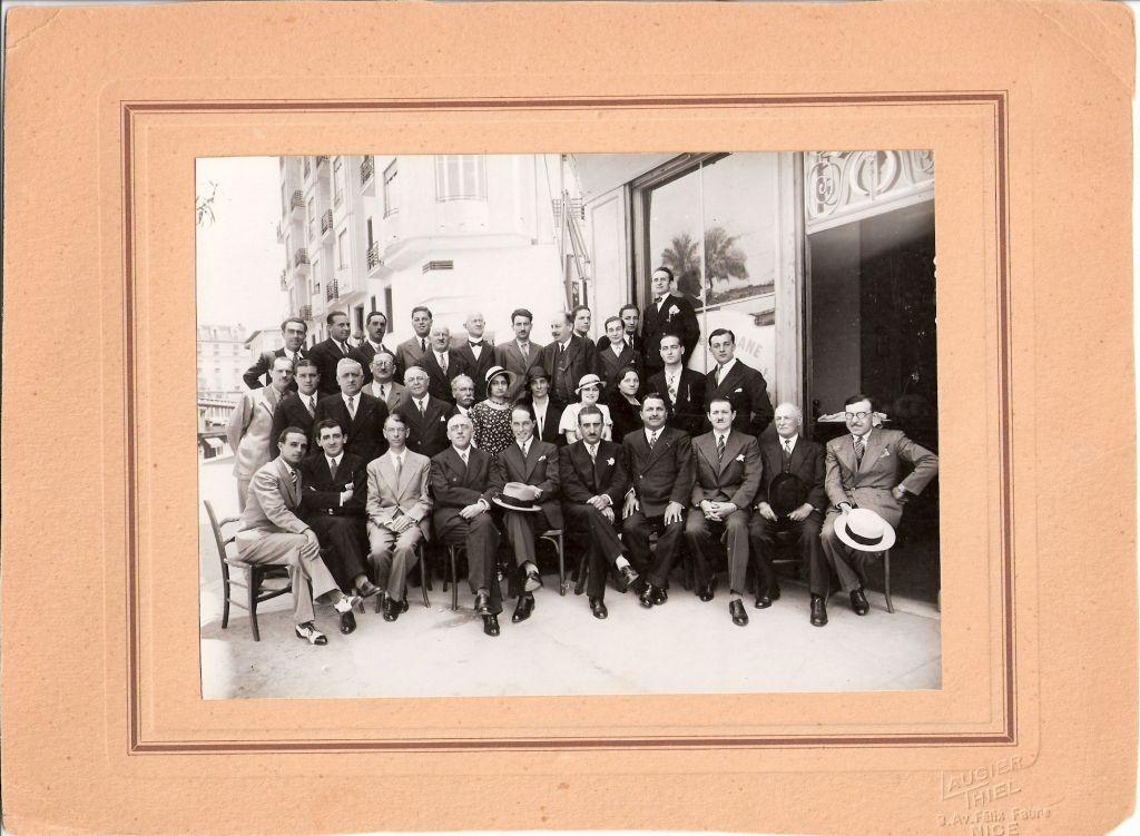 Réunion du personnel en 1933 - assis en partant du 2° à gauche Amédée Croze, Mr Geslin, François Becchi, Raymond Bresse, Auguste Becchi et François Belgrand